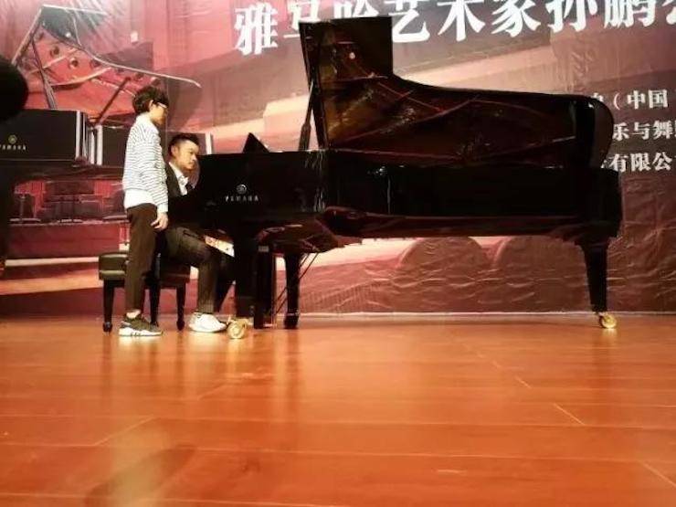【回顾】2017713贵宾会检测线路亚洲音乐奖学金-岭南师范学院颁奖典礼暨713贵宾会检测线路艺术家孙鹏杰钢琴独奏音乐会及大师班活动成功举办