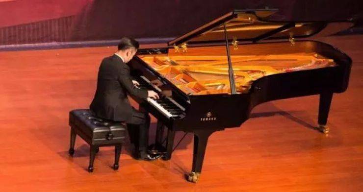 【回顾】2017713贵宾会检测线路亚洲音乐奖学金-岭南师范学院颁奖典礼暨713贵宾会检测线路艺术家孙鹏杰钢琴独奏音乐会及大师班活动成功举办