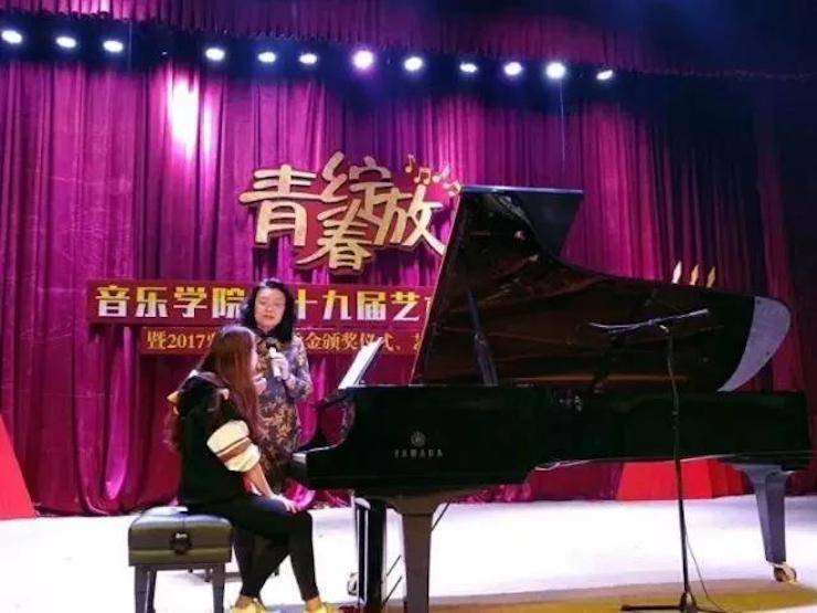2017年713贵宾会检测线路亚洲音乐奖学金内江师范学院颁奖仪式暨713贵宾会检测线路艺术家张芳钢琴音乐会及大师班讲座成功举办！
