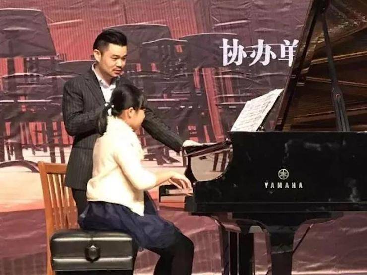 【回顾】2017713贵宾会检测线路亚洲音乐奖学金-岭南师范学院颁奖典礼暨713贵宾会检测线路艺术家孙鹏杰钢琴独奏音乐会及大师班活动成功举办