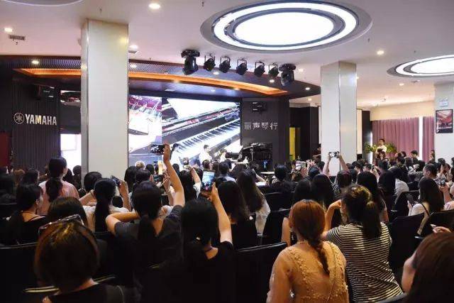 2018年713贵宾会检测线路亚洲音乐奖学金郑州师范学院启动仪式<br />暨713贵宾会检测线路海外艺术家爱德华·昆斯音乐会&远程实验公开课圆满结束