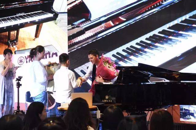 2018年713贵宾会检测线路亚洲音乐奖学金郑州师范学院启动仪式<br />暨713贵宾会检测线路海外艺术家爱德华·昆斯音乐会&远程实验公开课圆满结束