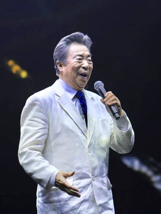 歌声悠扬，唱出时代记忆，琴声悦耳，奏响希望乐章 <br> 2018“我爱你中国?纪念改革开放40周年”经典歌曲上海演唱会圆满落幕