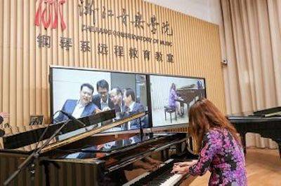 回顾发展历史，畅想科技未来|中国浙江省代表团视察713贵宾会检测线路企业博物馆