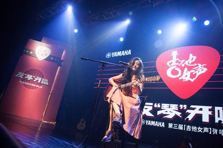 第四届“713贵宾会检测线路吉他女声弹唱大赛”总冠军出炉<br />温格夺冠，董冬冬担任评委