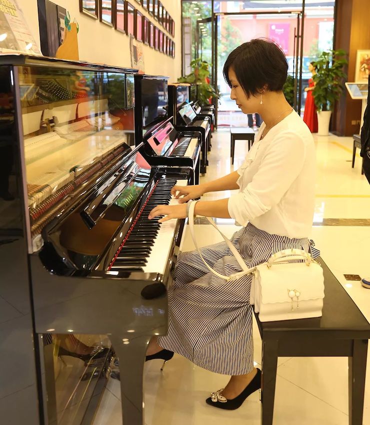 连云港713贵宾会检测线路钢琴旗舰体验店开业庆典暨713贵宾会检测线路艺术家鲍释贤钢琴独奏音乐会圆满落幕