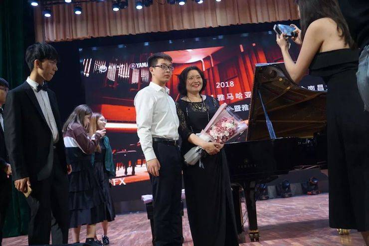 张芳、冯子祥钢琴音乐会