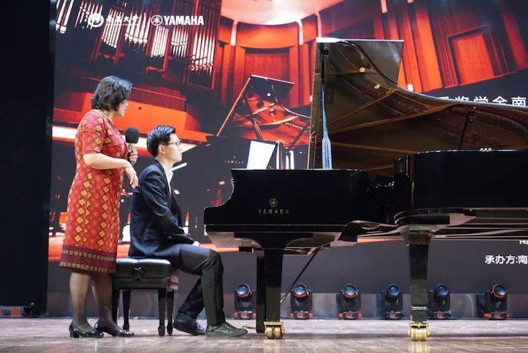张芳、冯子祥钢琴音乐会