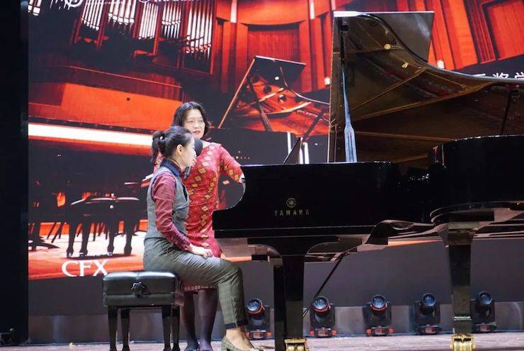 张芳、冯子祥钢琴音乐会