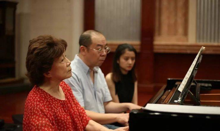热烈：亍跋睬熘 音悦津门”钢琴重奏音乐会暨天津鲍蕙荞钢琴城开业庆典演出圆满成功！