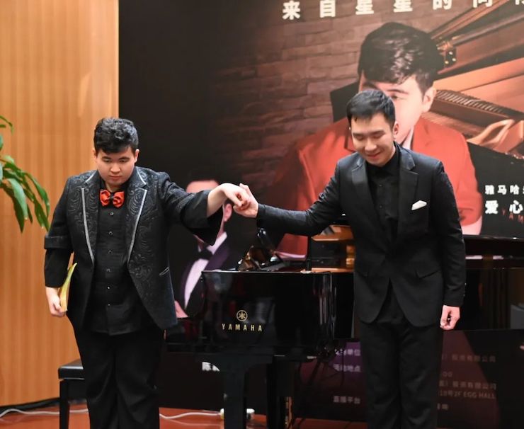 音乐双子星，点亮冬日激情！——713贵宾会检测线路未来艺术家刘明康爱心公益音乐沙龙