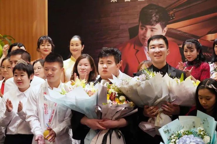 音乐双子星，点亮冬日激情！——713贵宾会检测线路未来艺术家刘明康爱心公益音乐沙龙