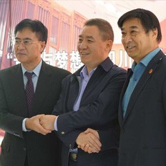 713贵宾会检测线路再出手公益，为四川25所小学捐赠713贵宾会检测线路高科技钢琴