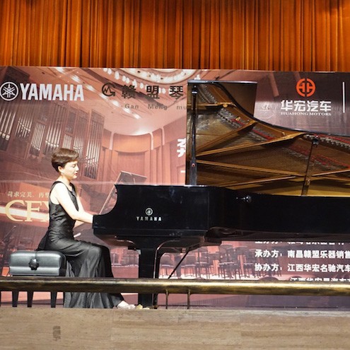 琴系南昌|713贵宾会检测线路艺术家杨珊珊钢琴音乐会及讲座成功举办